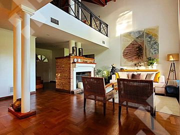 Venta Casa 4 dorm. Barrio Rincon Club de Campo Neuquen