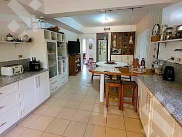 Venta Casa 4 dorm. Barrio Rincon Club de Campo Neuquen