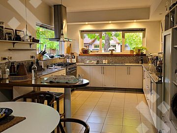 Venta Casa 4 dorm. Barrio Rincon Club de Campo Neuquen
