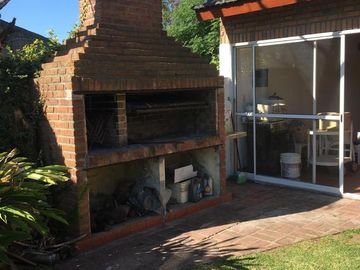 EXC CASA - 3 DORMIT - PILETA - QUINCHO - BAULERA - COCHERA
