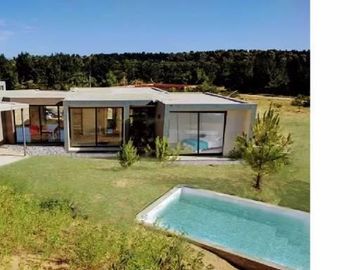 Costa Esmeralda - Casa en venta en barrio ecuestre