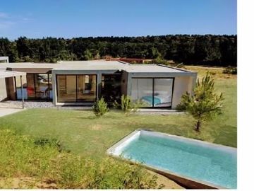 Costa Esmeralda - Casa en venta en barrio ecuestre