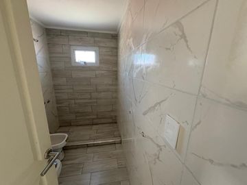 VENTA DE CASA EN B° CONFLUENCIA, PLOTTIER