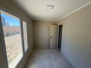 VENTA DE CASA EN B° CONFLUENCIA, PLOTTIER