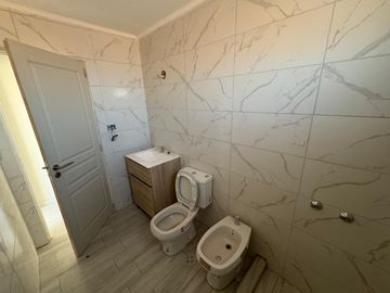 VENTA DE CASA EN B° CONFLUENCIA, PLOTTIER