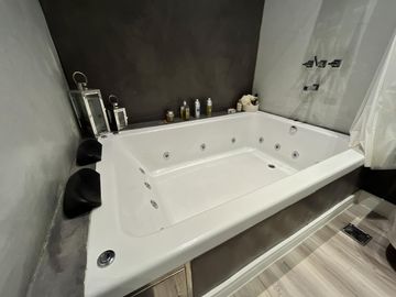 Casa con Piscina en Barrio Parque Las Picadas
