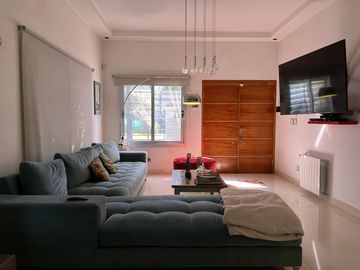 Casa con Piscina en Barrio Parque Las Picadas