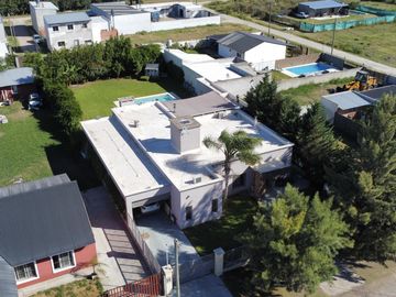 Casa con Piscina en Barrio Parque Las Picadas