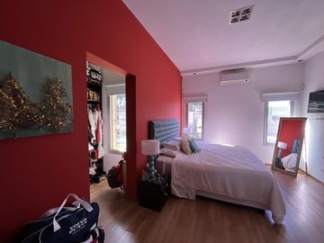 Casa con Piscina en Barrio Parque Las Picadas