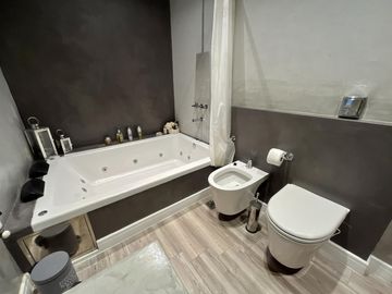 Casa con Piscina en Barrio Parque Las Picadas