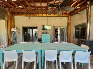 Casa con Piscina en Barrio Parque Las Picadas