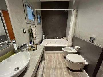 Casa con Piscina en Barrio Parque Las Picadas
