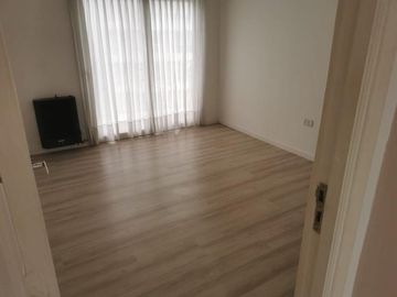 Piso en duplex a con balcon saliente y vista al mar