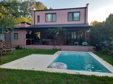 Venta de excelente casa en el Barrio Los Paraisos en Cardales! DIVINA!