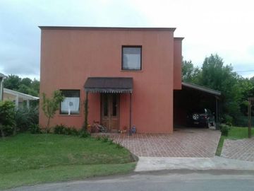 Venta de excelente casa en el Barrio Los Paraisos en Cardales! DIVINA!