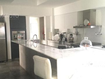 CASA EN VENTA EN BARRIO EL CANTON  – MAROTO PROPIEDADES