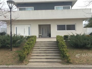 CASA EN VENTA EN BARRIO EL CANTON  – MAROTO PROPIEDADES