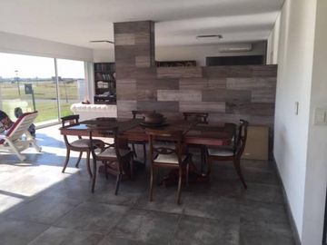 CASA EN VENTA EN BARRIO EL CANTON  – MAROTO PROPIEDADES