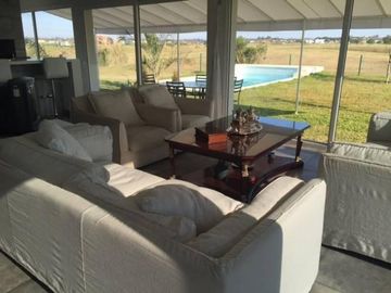 CASA EN VENTA EN BARRIO EL CANTON  – MAROTO PROPIEDADES