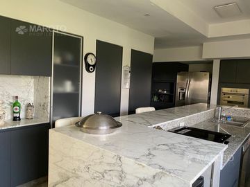 CASA EN VENTA EN BARRIO EL CANTON  – MAROTO PROPIEDADES