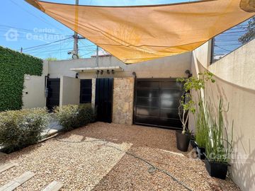 Depto. en Dúplex, 2 Amb. a Estrenar, con Parrilla, Cochera y Balcón