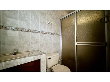 Casa bifamiliar de dos pisos más terraza en venta Barrio Santa Bárbara