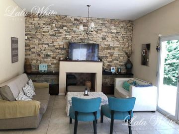 Venta - Casa en El Centauro - Canning