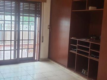 Casa en Venta-única en el barrio
