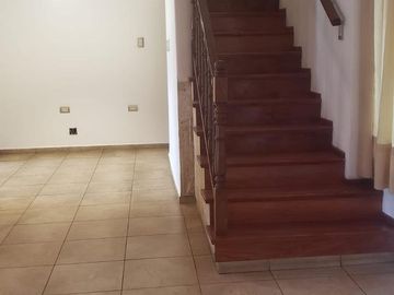 Casa en Venta-única en el barrio