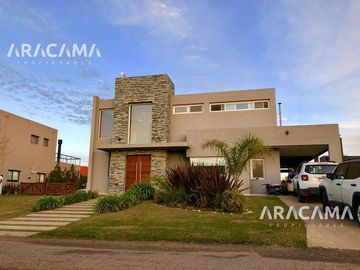 Casa en VENTA en Santa Rita - Canning