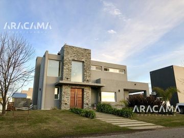 Casa en VENTA en Santa Rita - Canning