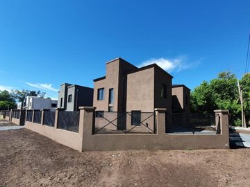 DUPLEX EN CASAS DEL PILAR KM 55 - COCHERA - SIN EXPENSAS - A ESTRENAR - FINANCIACION PROPIA