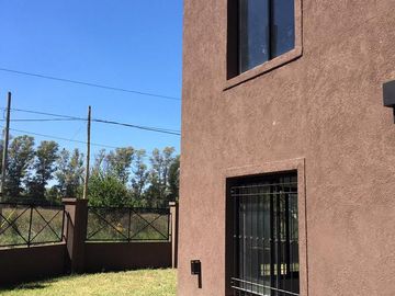 DUPLEX EN CASAS DEL PILAR KM 55 - COCHERA - SIN EXPENSAS - A ESTRENAR - FINANCIACION PROPIA