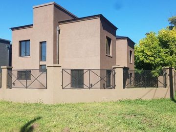 DUPLEX EN CASAS DEL PILAR KM 55 - COCHERA - SIN EXPENSAS - A ESTRENAR - FINANCIACION PROPIA