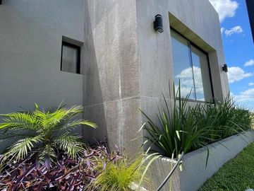 Casa en venta - 3 Dormitorios 4 Baños - Cocheras - 216,50Mts2 - El Naudir, Escobar