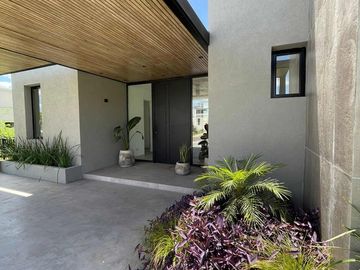 Casa en venta - 3 Dormitorios 4 Baños - Cocheras - 216,50Mts2 - El Naudir, Escobar