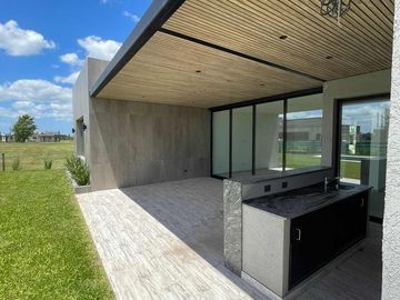Casa en venta - 3 Dormitorios 4 Baños - Cocheras - 216,50Mts2 - El Naudir, Escobar
