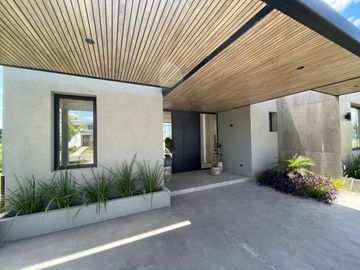 Casa en venta - 3 Dormitorios 4 Baños - Cocheras - 216,50Mts2 - El Naudir, Escobar