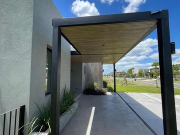 Casa en venta - 3 Dormitorios 4 Baños - Cocheras - 216,50Mts2 - El Naudir, Escobar