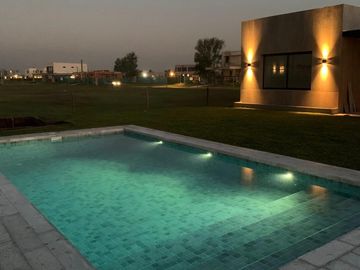 Casa en venta - 3 Dormitorios 4 Baños - Cocheras - 216,50Mts2 - El Naudir, Escobar