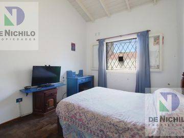 Venta Casa Chalet de 4 amb. con fondo y parrilla en  Berazategui, Oportunidad !!! APTA CREDITO