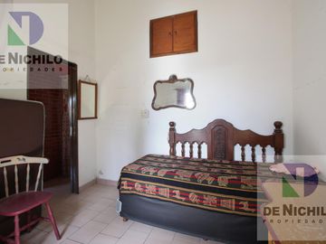 Venta Casa Chalet de 4 amb. con fondo y parrilla en  Berazategui, Oportunidad !!! APTA CREDITO