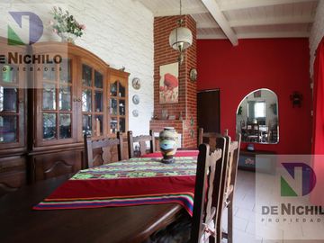 Venta Casa Chalet de 4 amb. con fondo y parrilla en  Berazategui, Oportunidad !!! APTA CREDITO