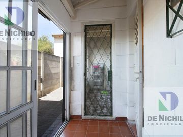 Venta Casa Chalet de 4 amb. con fondo y parrilla en  Berazategui, Oportunidad !!! APTA CREDITO