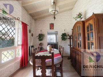 Venta Casa Chalet de 4 amb. con fondo y parrilla en  Berazategui, Oportunidad !!! APTA CREDITO