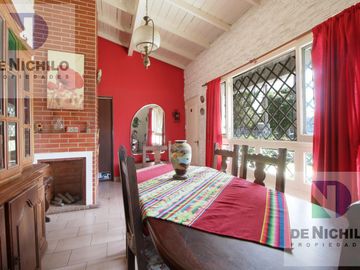 Venta Casa Chalet de 4 amb. con fondo y parrilla en  Berazategui, Oportunidad !!! APTA CREDITO