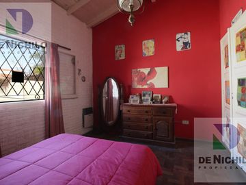 Venta Casa Chalet de 4 amb. con fondo y parrilla en  Berazategui, Oportunidad !!! APTA CREDITO