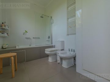 Casa con 3 dormitorios en venta en  Los Sauces - Nordelta
