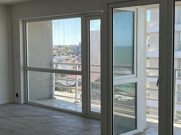 Depto 3 ambientes con gran terraza y vista al mar. A estrenar.