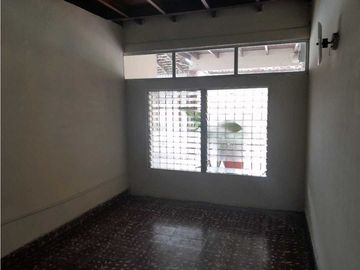 Sea Confiable vende amplia y céntrica propiedad en Las Tablas.